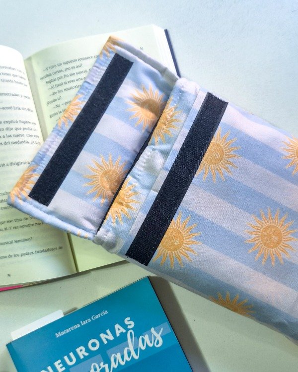 Producto - Funda para libros mediana Sol de Mayo IMPERMEABLE - 2