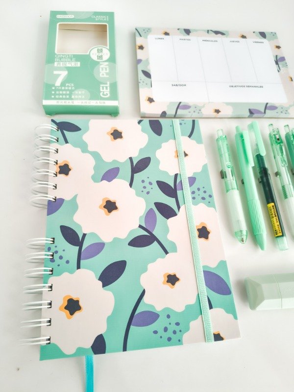 Producto - Combo cuaderno + organizador semanal + accesorios - Turquesa - 1