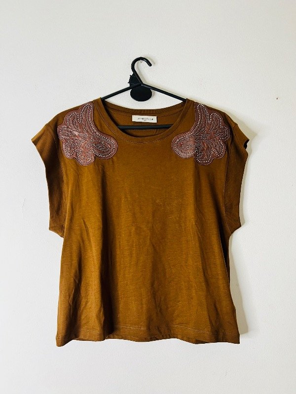 Producto - Remera Jazmin chebar 04