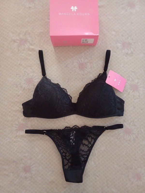 Marcela Koury - Art 5596 - T 95 - Negro