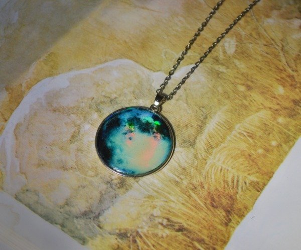 Producto - Collar luna (brilla en la oscuridad)