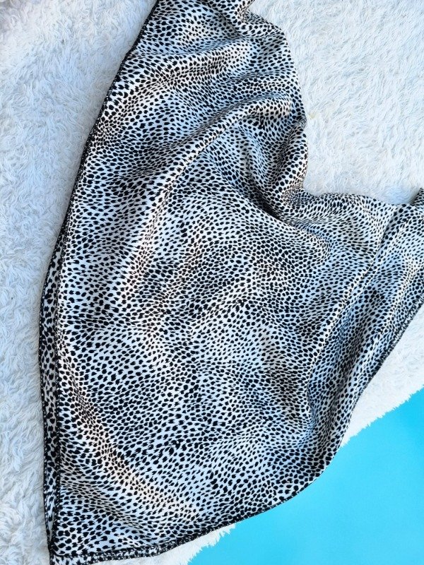 Producto - PAÑUELO ESTAMPADO BYN