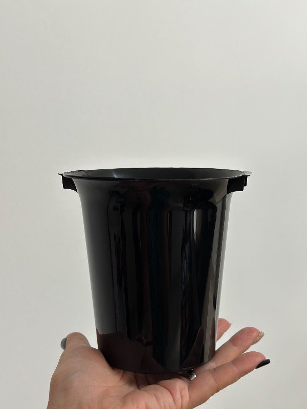 Producto - Hiela chica 750 plástica negra