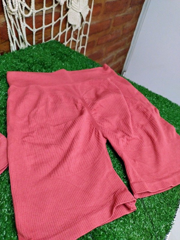 Producto - CONJUNTO CON MANGAS ROJO