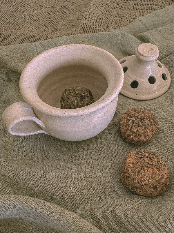 Producto - Sahumador esmaltado con tapa y manija