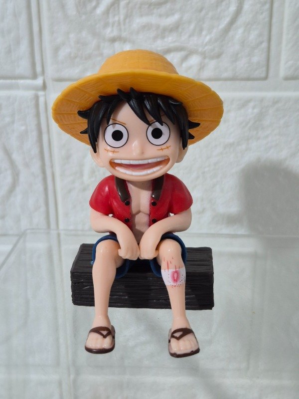 Producto - Figura Monkey D. Luffy One Piece sentado 8 cm con sentado 02