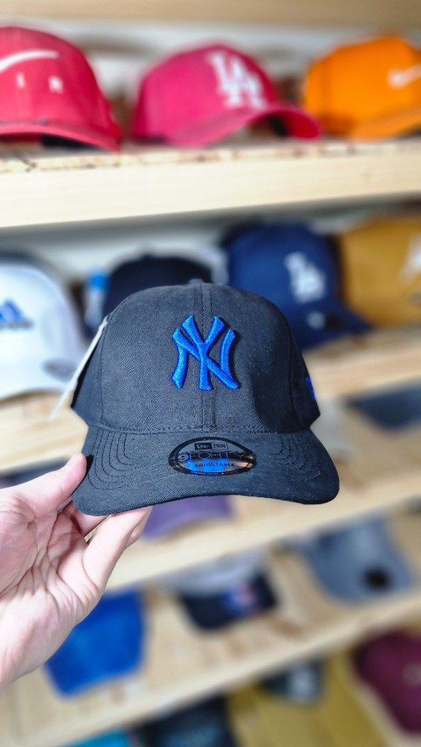 Producto - GORRA NEW YORK NEGRA CON AZUL