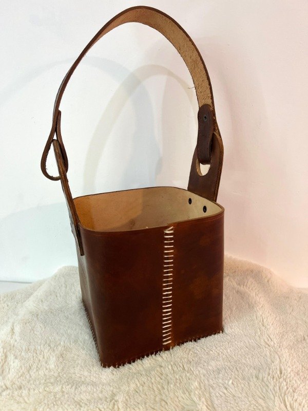 Producto - Matera canasta cuero suela