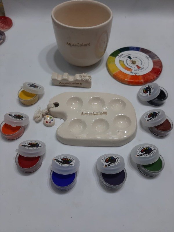 Producto - ACUARELAS PARA CERAMICA 8 Col + paleta + apoya pincel + vaso + circulo cromatico
