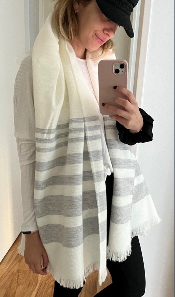 Producto - Ruana Cebra Blanca