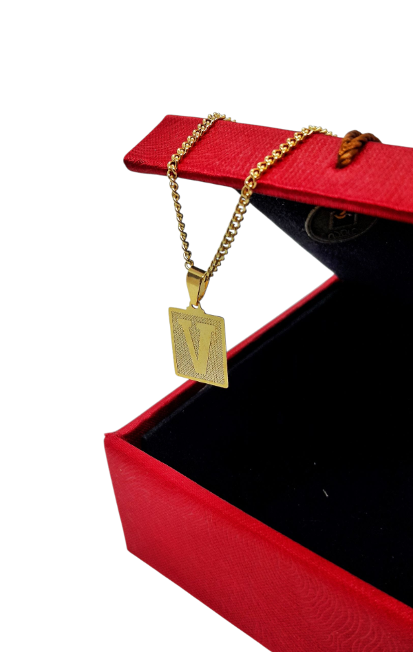 Producto - Inicial dorada V, cuadrada con relieve