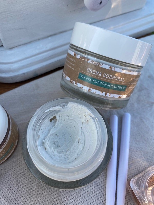 Producto - Crema con protección solar corporal