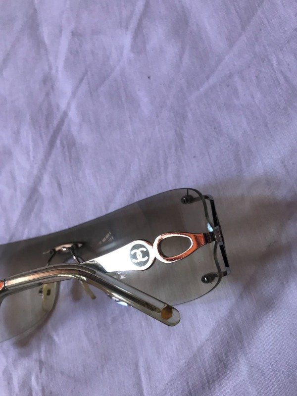 Producto - Vintage Y2K bootleg Chanel sunglasses.