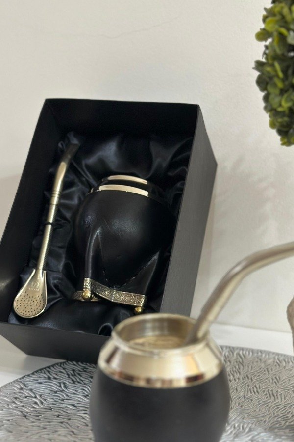 Producto - MATE TORPEDO CON BASE DE ALPACA Y PELOTITAS DE BRONCE