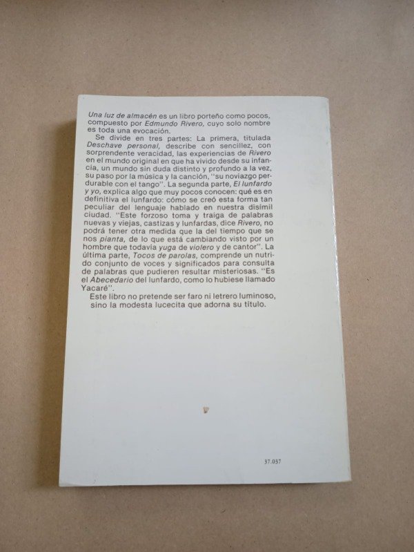 Producto - Una luz de almacén - Edmundo Rivero - Emecé 1982 - 1