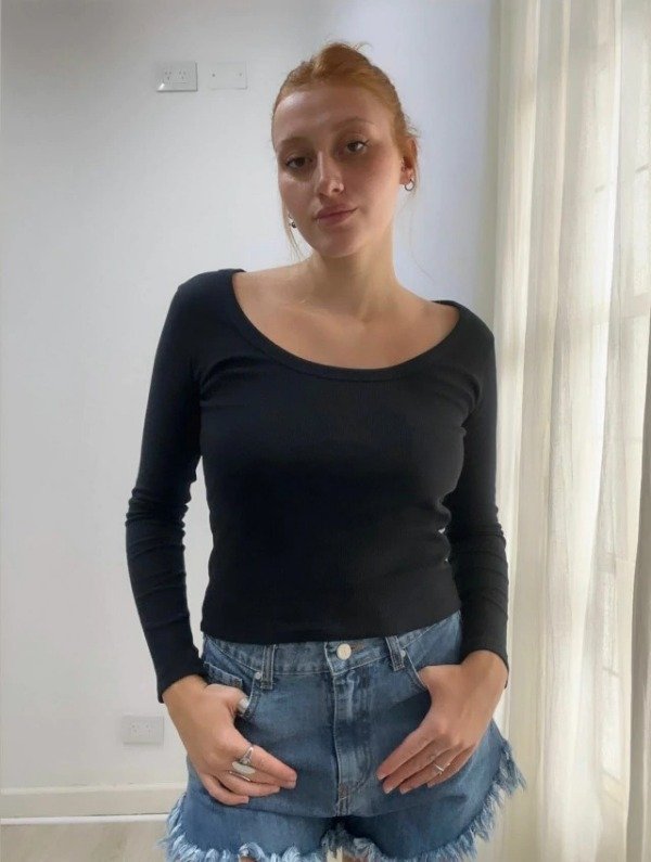 Producto - REMERA ZOE NEGRO CON FALLA, SIN CAMBIO, NI DEVOLUCIÓN (1)