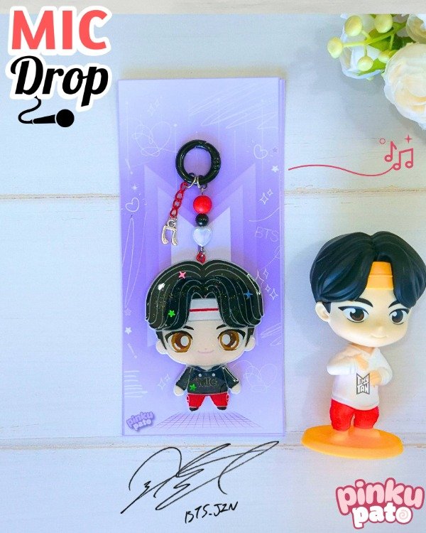Producto - Llavero Jin Tiny Tan Mic Drop