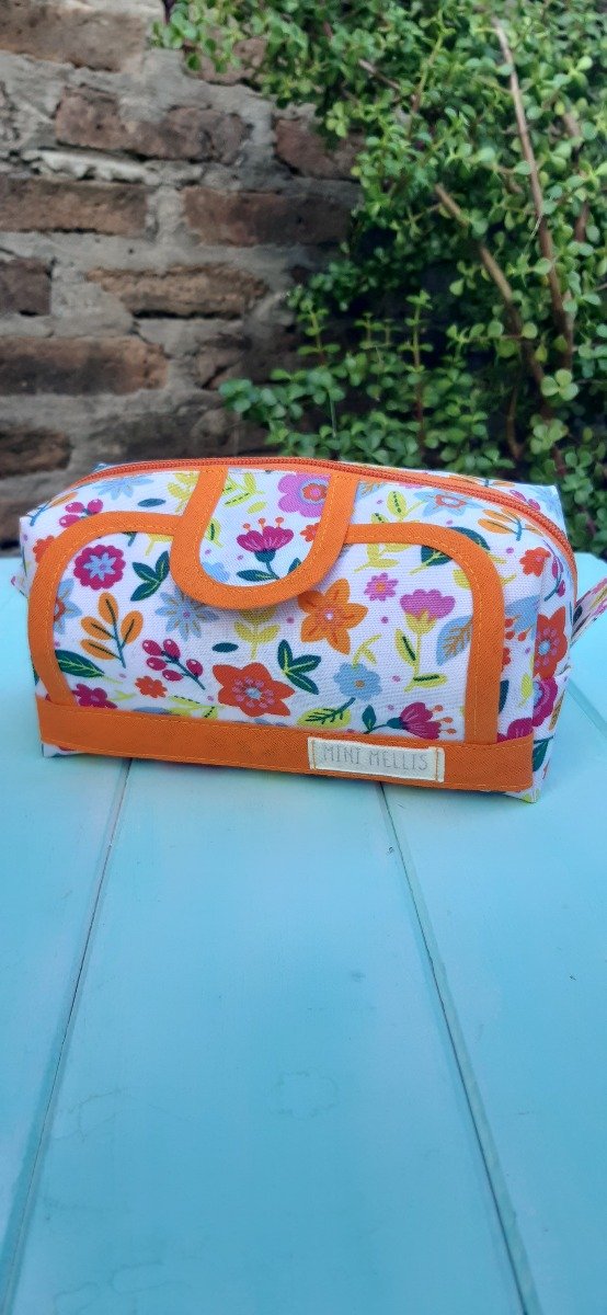 Producto - Cartuchera XL flores y naranja