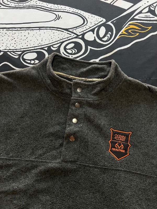 Producto - Buzo polar Realtree gris oscuro. Talle 3XL