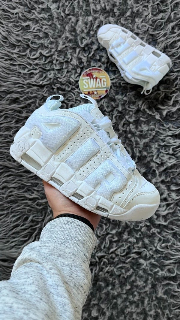 Producto - AIR MORE UPTEMPO LOW TRIPLE WHITE