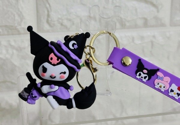 Producto - Llavero Kuromi bruja con escoba Goma 3D