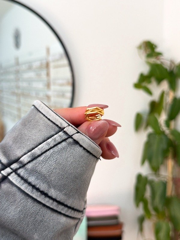 Producto - Ear cuff bañado en oro hexagonal - 1