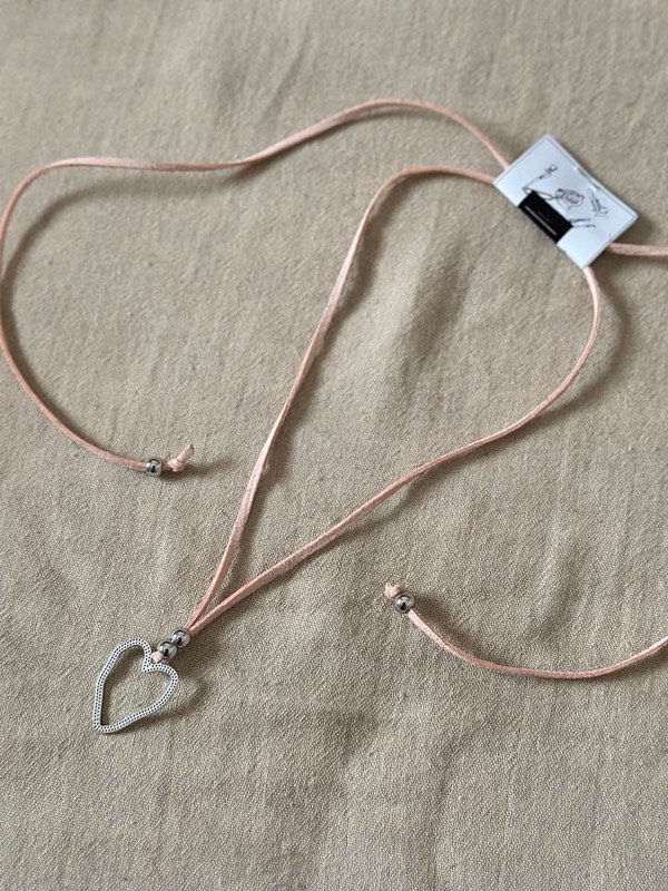 Producto - CHOKER DE GAMUZA MINI CORAZÓN
