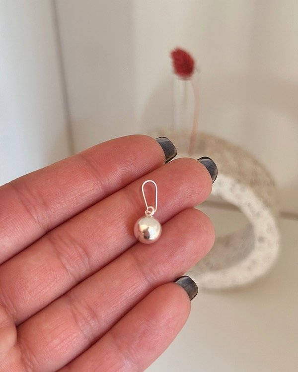 Producto - Dije con bolita colgante