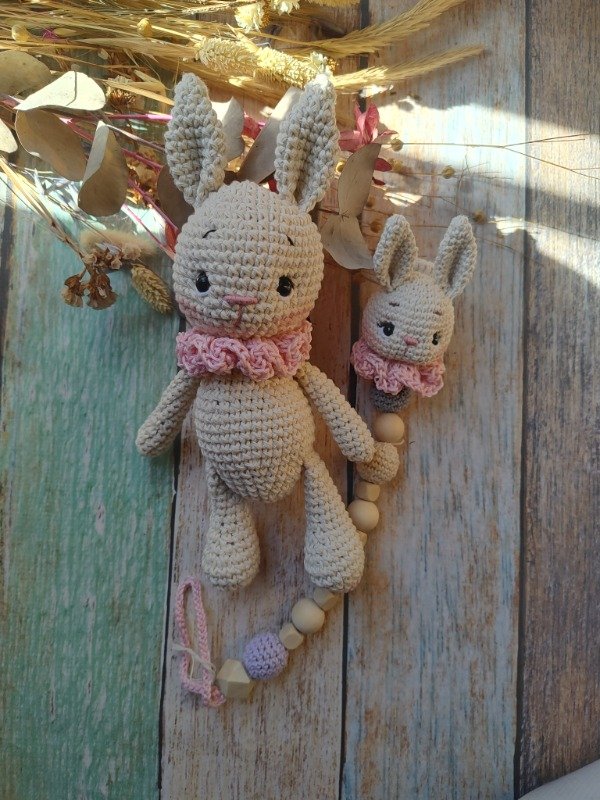 Producto - Kit conejito: portachupetes+ muñeco de apego - 0