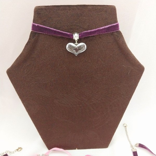 Producto - Choker gamuzados con dijes