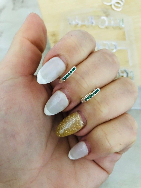Producto - Argollas Verde ingles micropave x par Acero Blanco