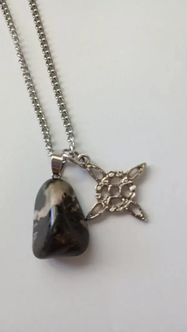 Producto - Collar de Onix Negro con Nudo de bruja