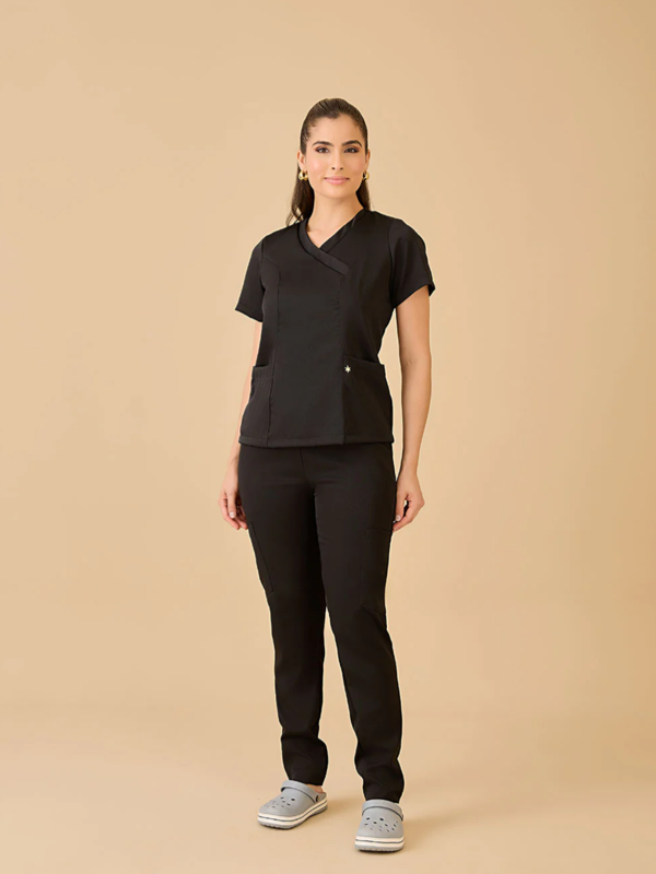 Producto - Ambo Vitta Negro (Ultimo talle S/ P)