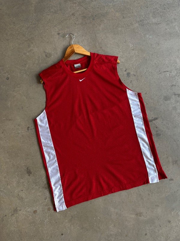 Producto - MUSCULOSA DEPORTIVA NIKE ROJA (L)