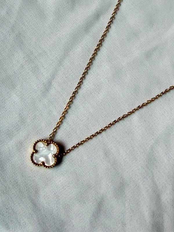 Producto - Collar Bicolor Negro y Blanco Trébol Reversible ACERO QUIRÚRGICO