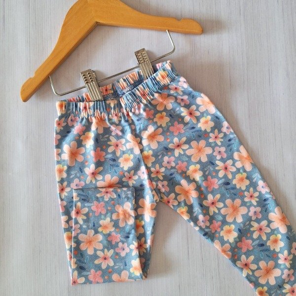 Producto - Calza Est. Digital Azul con Florcitas