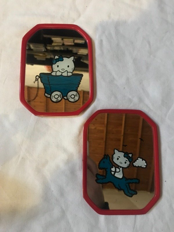 Producto - Vintage 80s Hello Kitty graphic mirror.