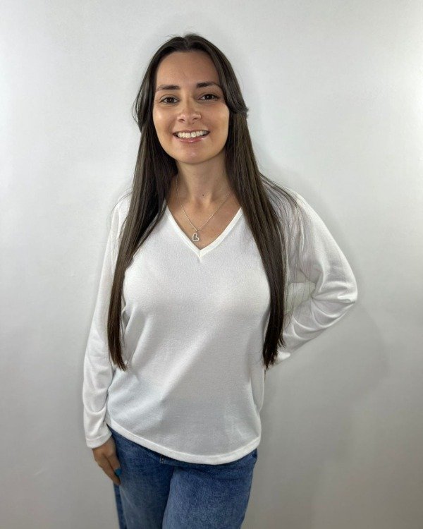 Producto - REMERA BÁSICA LISO ESCOTE V