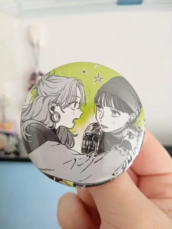Producto - Aya y Mitsuki badge - Stock inmediato