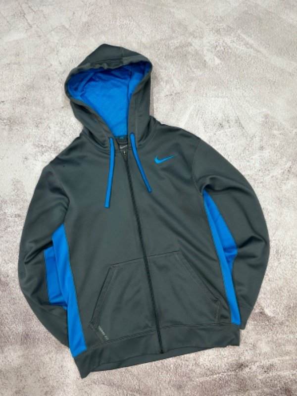 Producto - Campera Nike deportiva