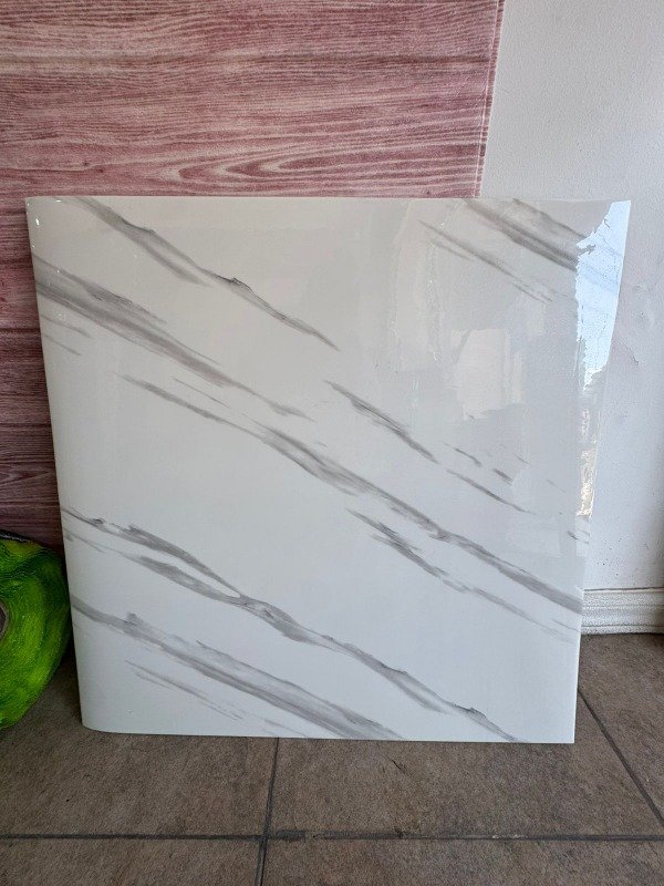 Producto - Placa Simil Marmol Autoadhesiva Blanca Vetas 60x60cm