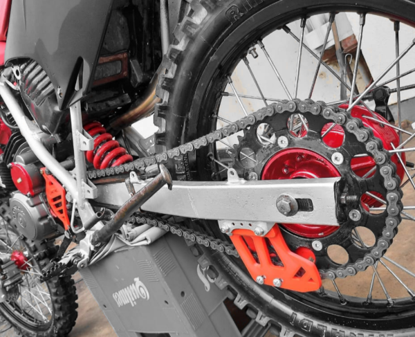 Producto - Kit Guia De Cadena Y Cubrepiñón Xr 200 Brasil - 3