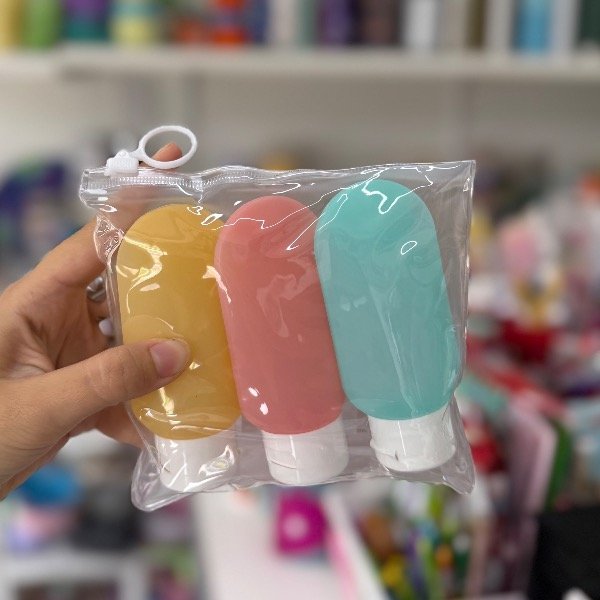 Producto - Set de Viaje en Estuche PVC 3 Piezas de Colores 7142