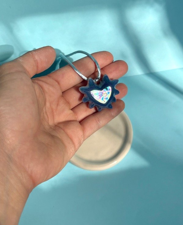 Producto - Corazón Tridimensional Chico BIFAS Púas Lateral Natural y Azul Tornasol