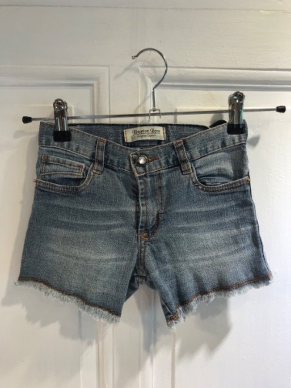 Producto - Short KINGSTON LIONS celeste claro deflecado boton brillo-Talle 8- PRECIO: 7x