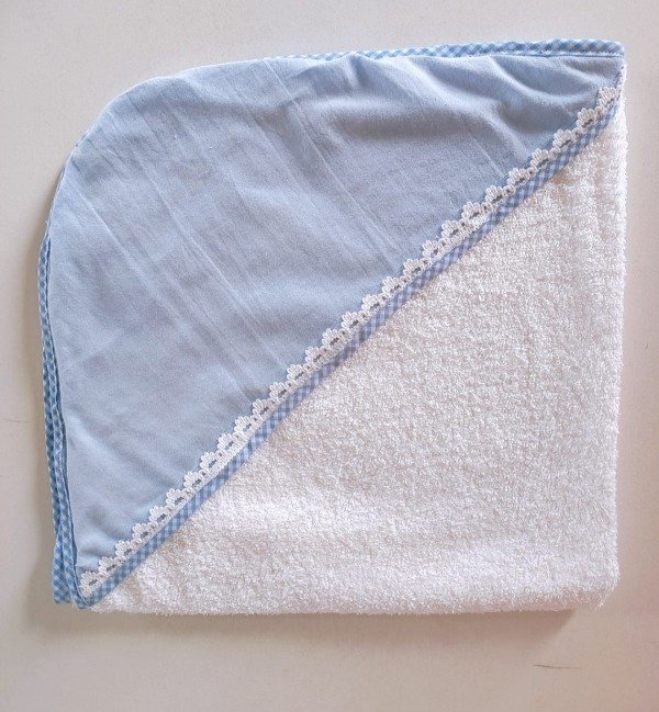 Producto - Toallón con babita y puntilla celeste