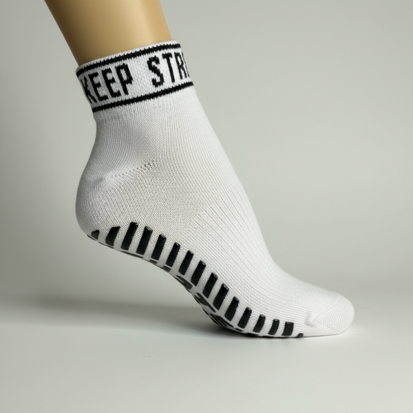 Producto - MEDIAS SOQUETES ALTO PARA PILATES  CON ANTIDESLIZANTE X 12 PARES