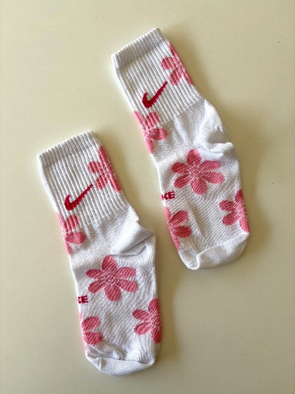 Tenis fucsia NIKE flores