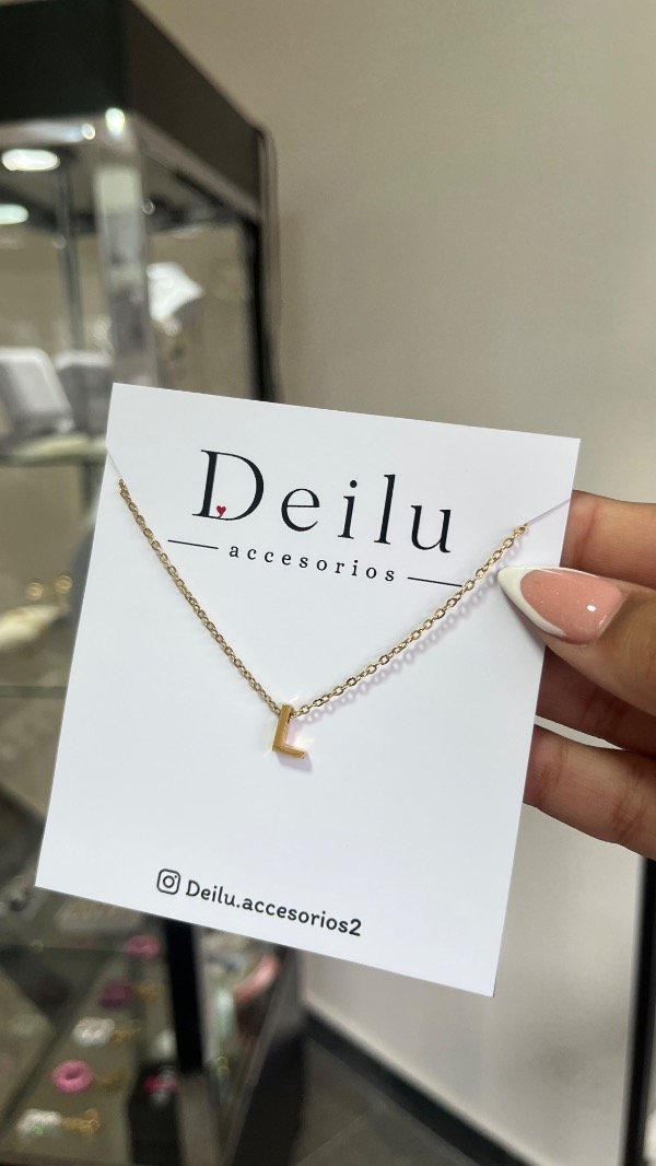 Producto - Collar inicial L dorado