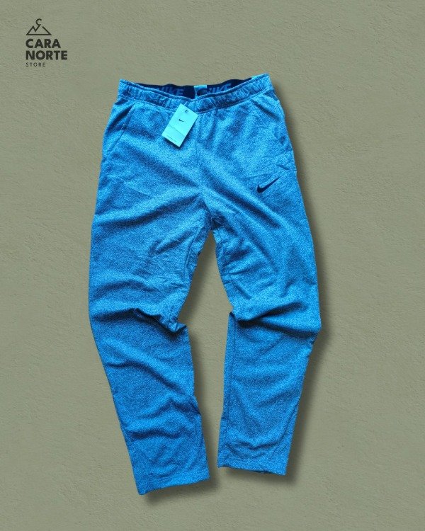 Producto - Pantalon Nike Therma-Fit con etiquetas